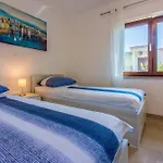 Апартаменты With Parking Space - 22295 Цриквеница