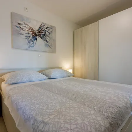 With A Parking Space - 22295 Crikvenica