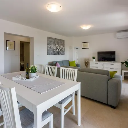 Apartment With Parking Space - 22295