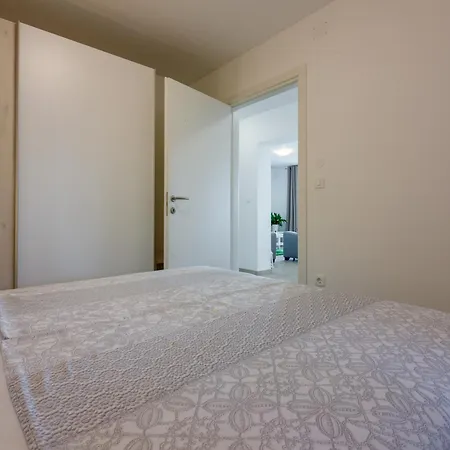 Apartman With A Parking Space - 22295 *