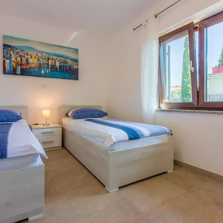 Apartamento With Parking Space - 22295 Crikvenica