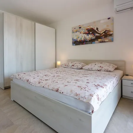 Apartman With Parking Space - 22295 Crikvenica