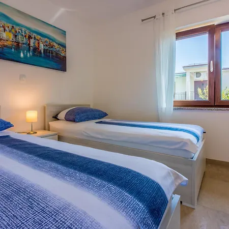 Apartamento With Parking Space - 22295 Crikvenica